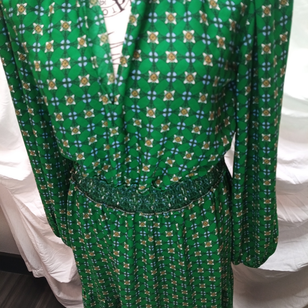 Max Studio Emerald Green Printed Maxi Dress with Smocked Waist - Picture 2 of 9